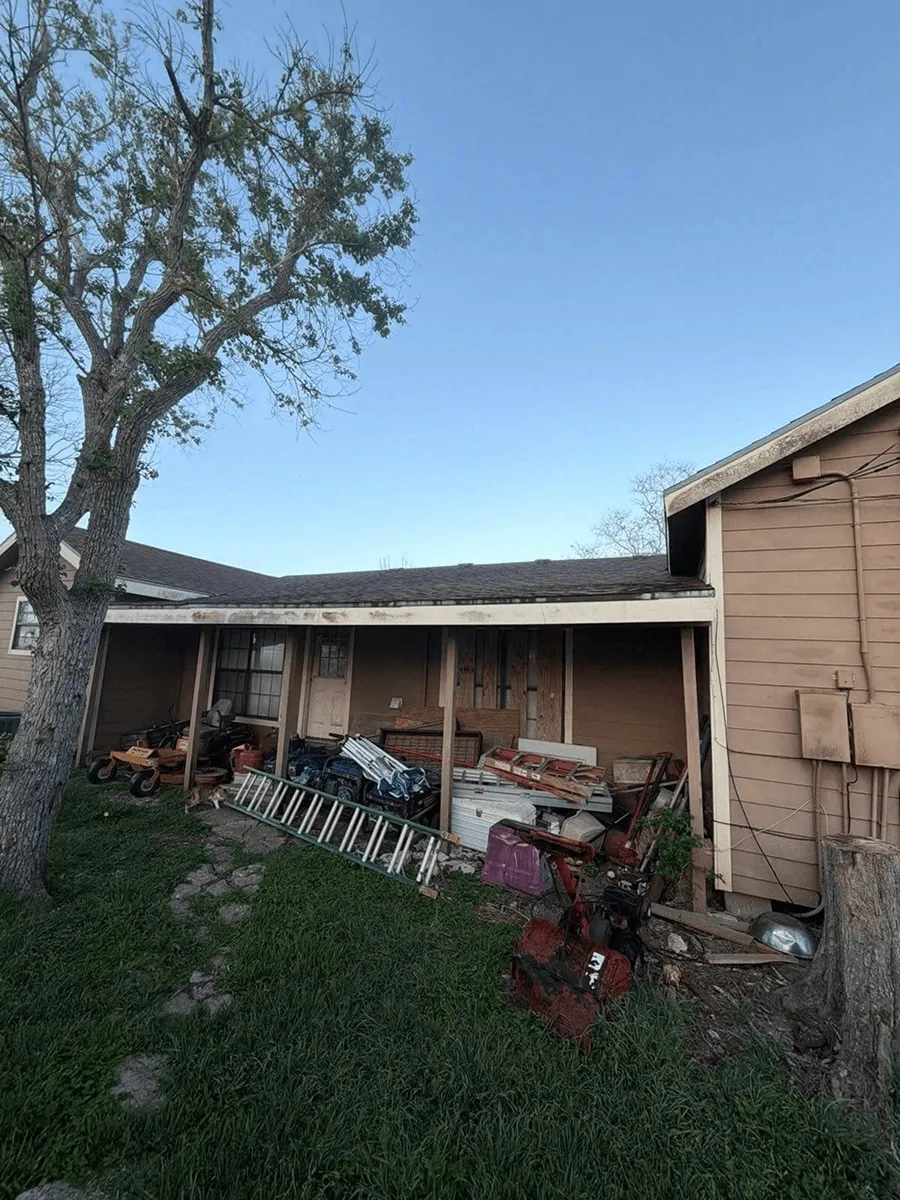 Central Texas home before an OSAAT roof replacement